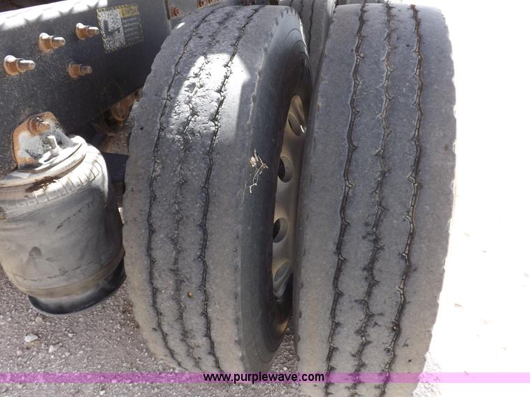 image for item H9071 2001 Mack CH613 semi truck