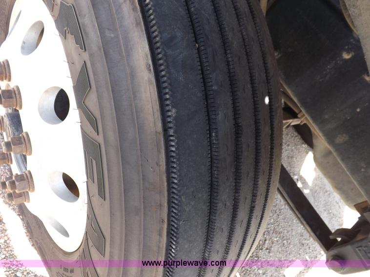 image for item H9071 2001 Mack CH613 semi truck