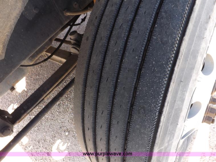 image for item H9071 2001 Mack CH613 semi truck