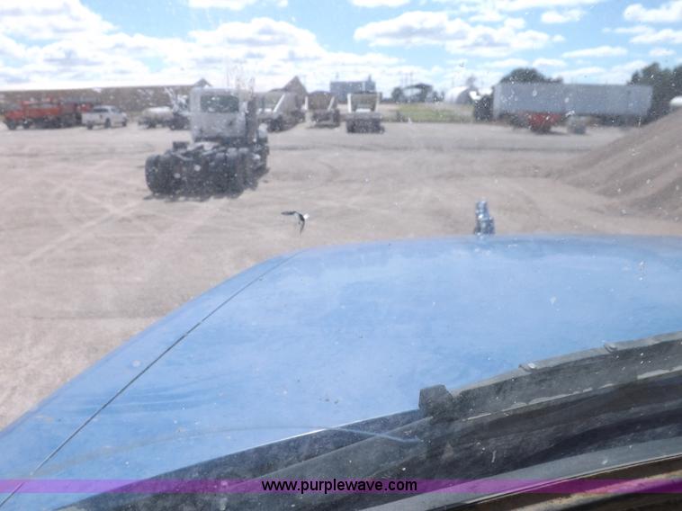 image for item H9071 2001 Mack CH613 semi truck