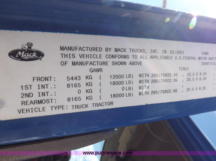 image for item H9071 2001 Mack CH613 semi truck