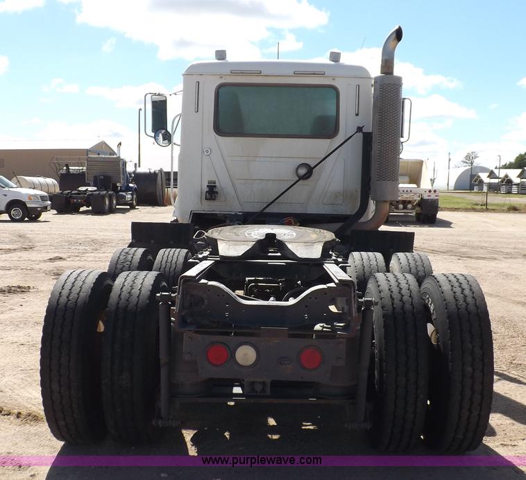 image for item H9072 2001 Mack CH613 semi truck