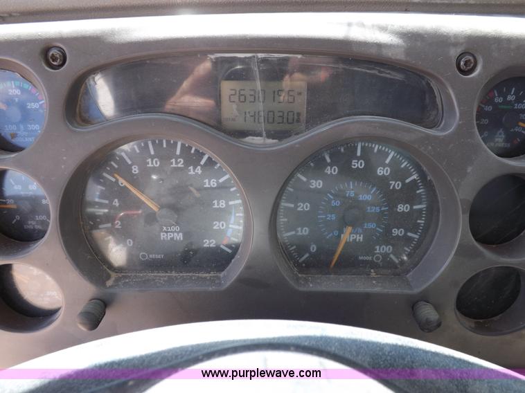 image for item H9072 2001 Mack CH613 semi truck