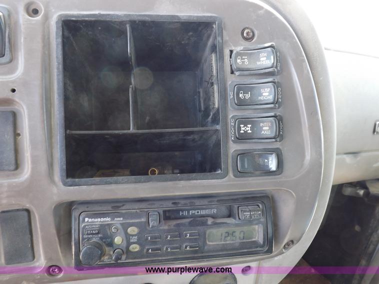 image for item H9072 2001 Mack CH613 semi truck