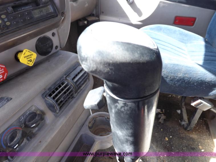 image for item H9072 2001 Mack CH613 semi truck