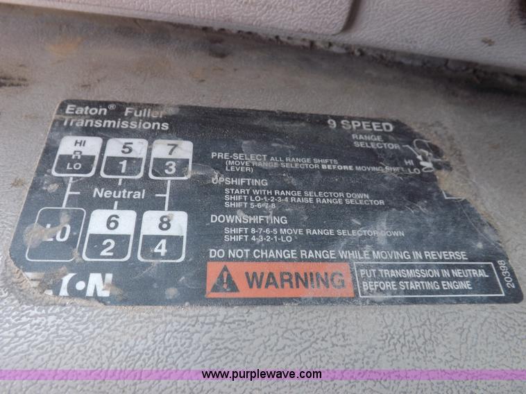 image for item H9072 2001 Mack CH613 semi truck