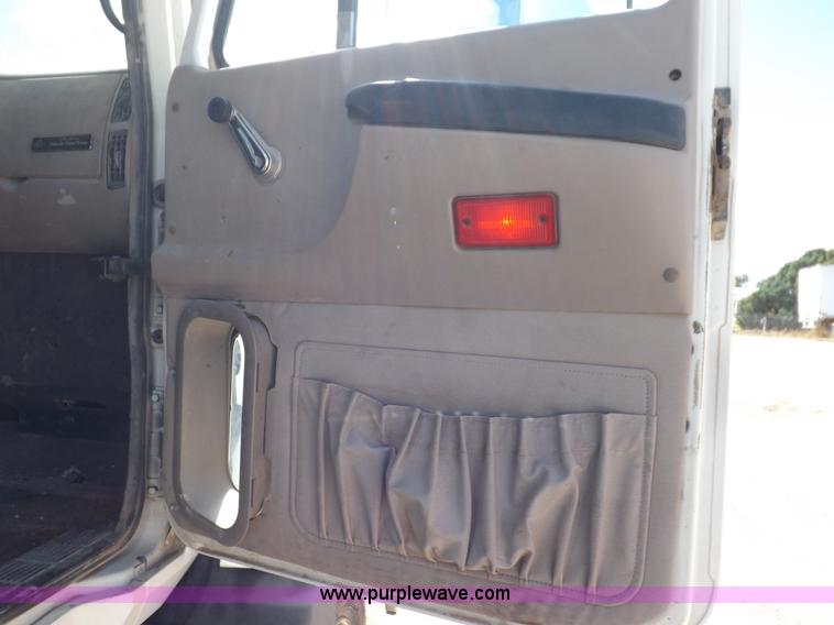 image for item H9072 2001 Mack CH613 semi truck