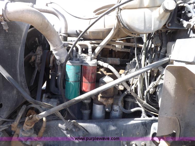 image for item H9072 2001 Mack CH613 semi truck