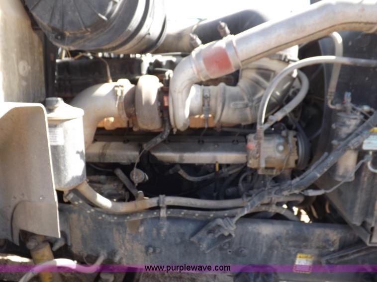 image for item H9072 2001 Mack CH613 semi truck