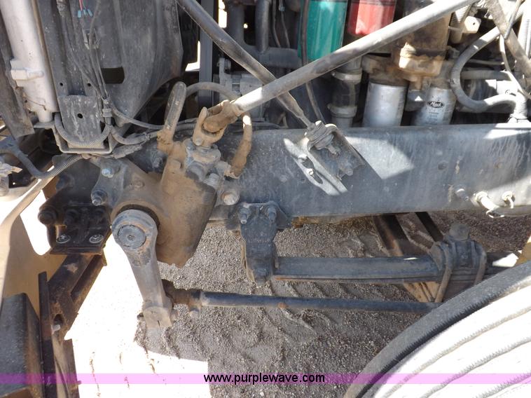 image for item H9072 2001 Mack CH613 semi truck