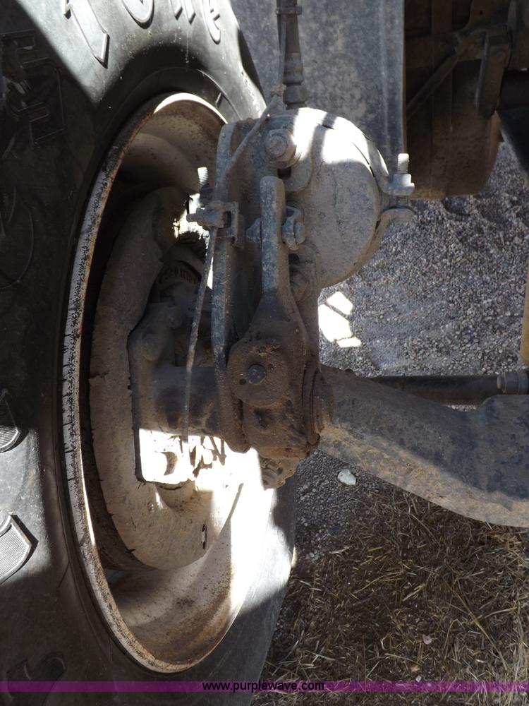 image for item H9072 2001 Mack CH613 semi truck