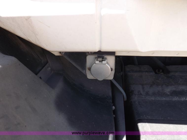 image for item H9072 2001 Mack CH613 semi truck