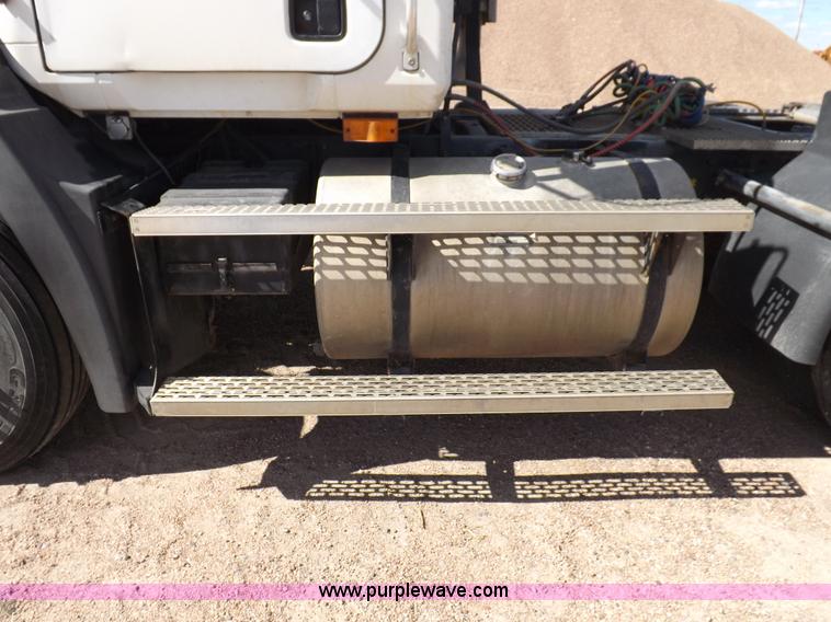 image for item H9072 2001 Mack CH613 semi truck