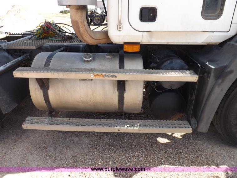 image for item H9072 2001 Mack CH613 semi truck