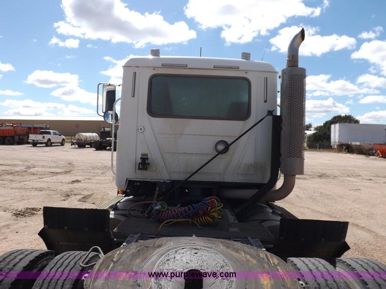 image for item H9072 2001 Mack CH613 semi truck