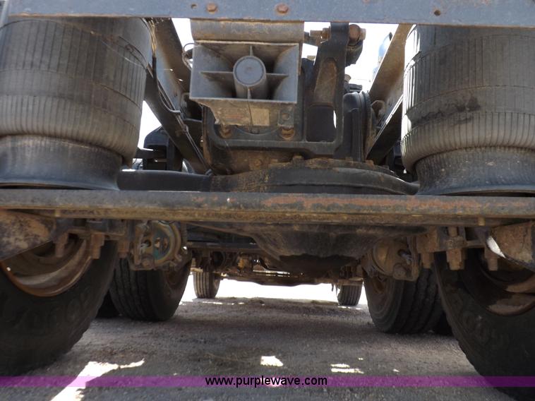 image for item H9072 2001 Mack CH613 semi truck