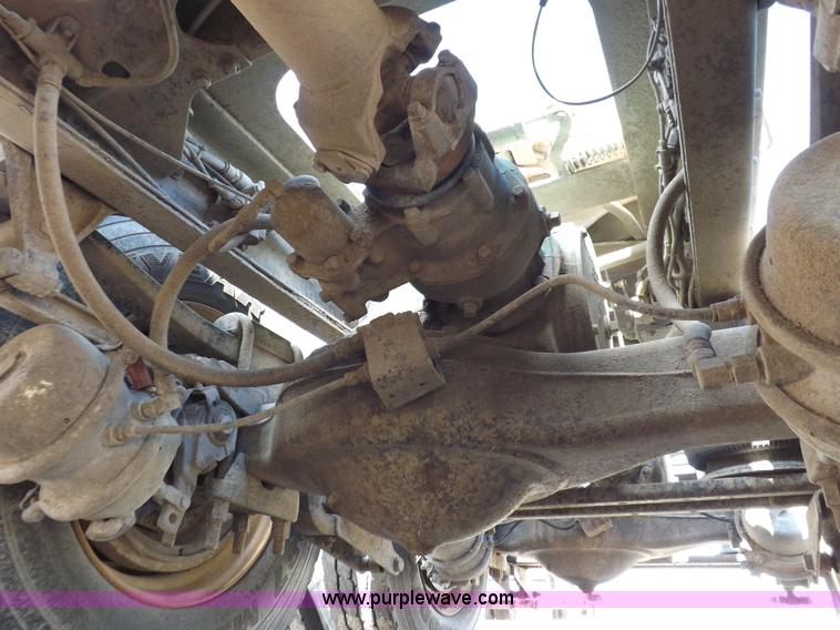 image for item H9072 2001 Mack CH613 semi truck