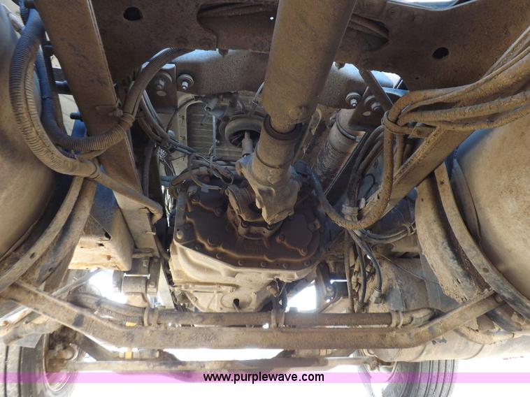 image for item H9072 2001 Mack CH613 semi truck