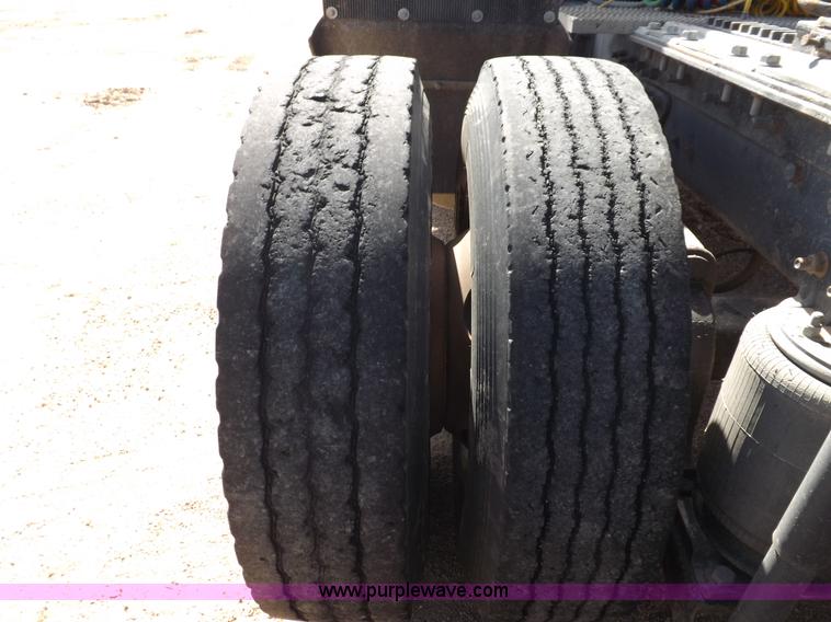 image for item H9072 2001 Mack CH613 semi truck