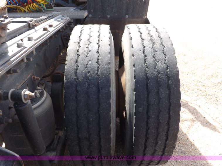 image for item H9072 2001 Mack CH613 semi truck