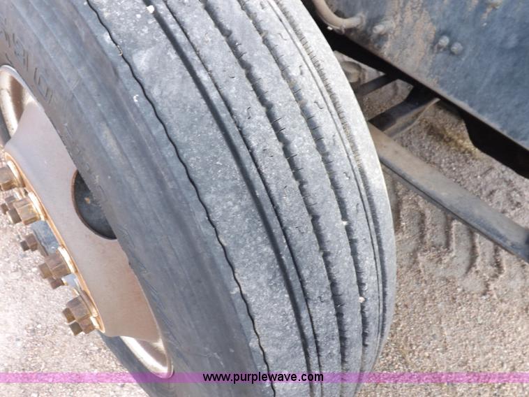 image for item H9072 2001 Mack CH613 semi truck