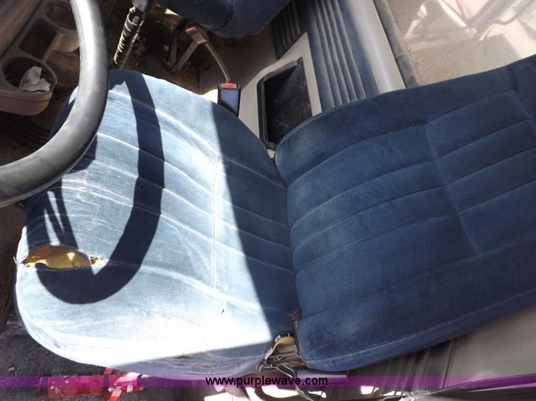 image for item H9072 2001 Mack CH613 semi truck