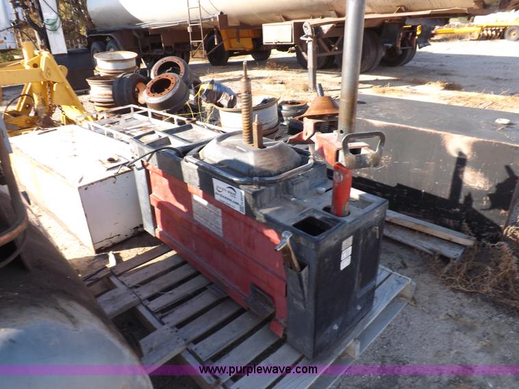 image for item H9074 Coat tire machine