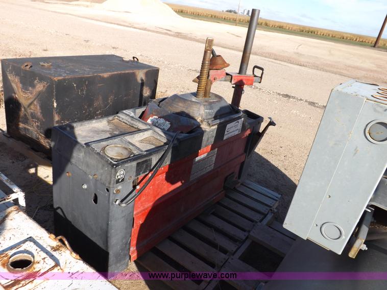 image for item H9074 Coat tire machine