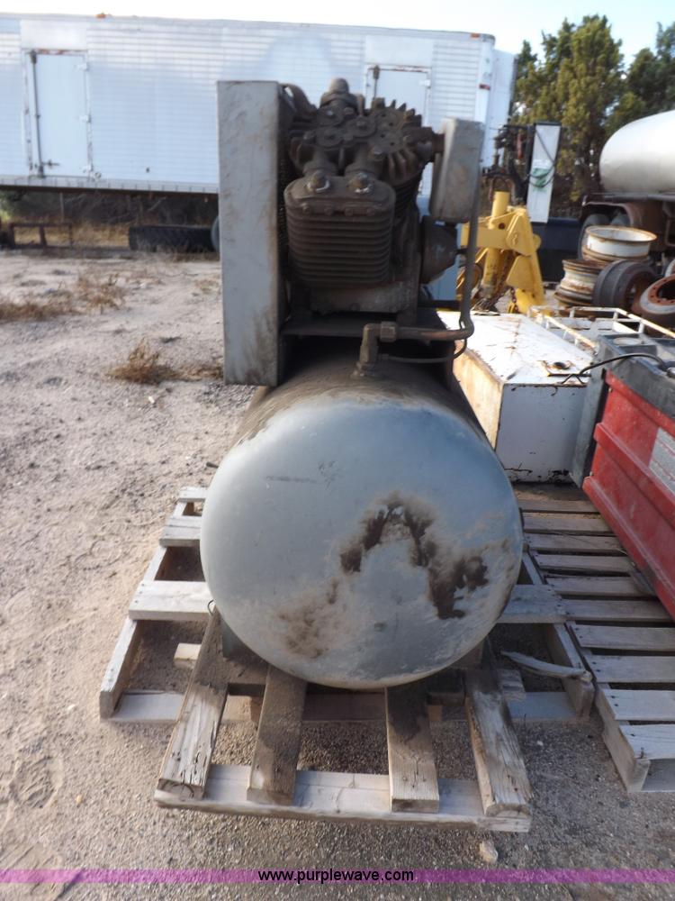 image for item H9078 Air compressor