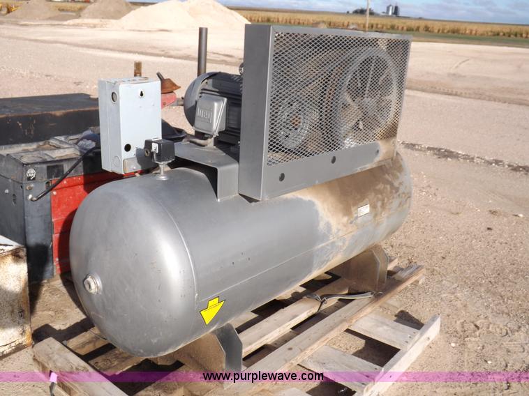 image for item H9078 Air compressor