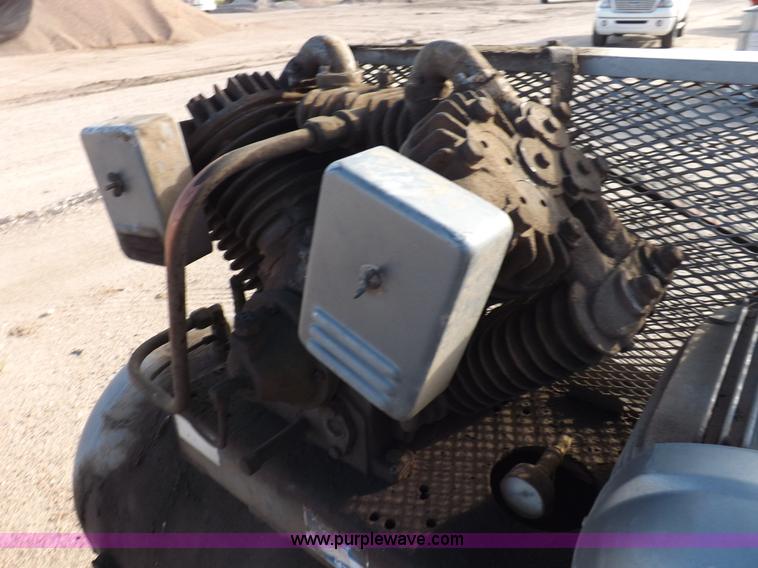 image for item H9078 Air compressor