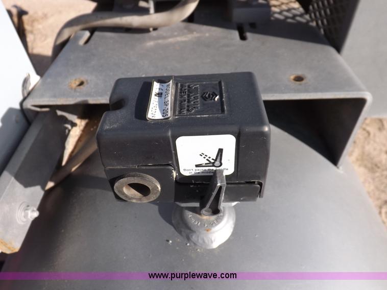 image for item H9078 Air compressor