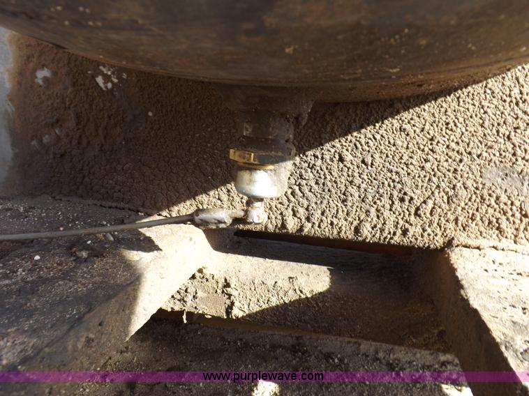 image for item H9078 Air compressor