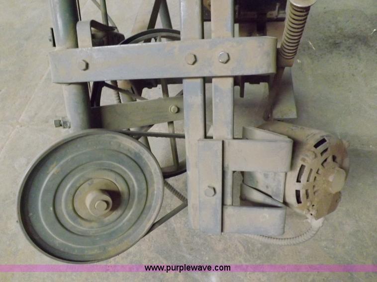 image for item H9079 Olson metal band saw