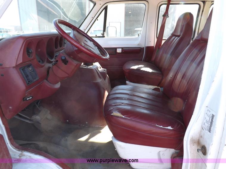image for item H9089 1994 Dodge Ram B350 van