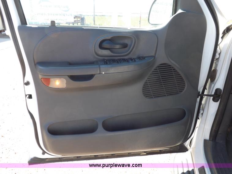 image for item H9094 2002 Ford F150 XLT SuperCrew pickup truck