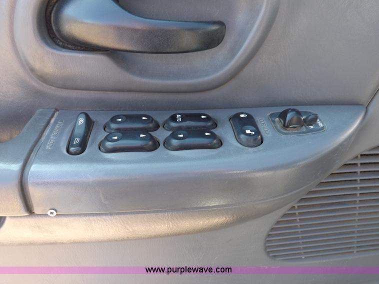 image for item H9094 2002 Ford F150 XLT SuperCrew pickup truck