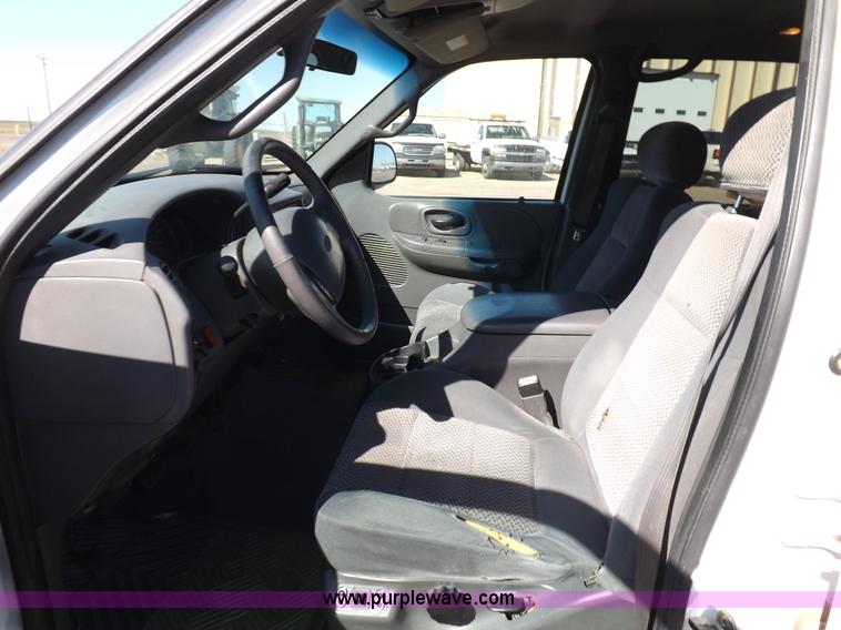 image for item H9094 2002 Ford F150 XLT SuperCrew pickup truck