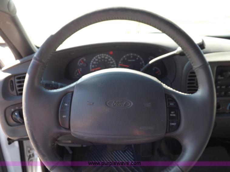 image for item H9094 2002 Ford F150 XLT SuperCrew pickup truck