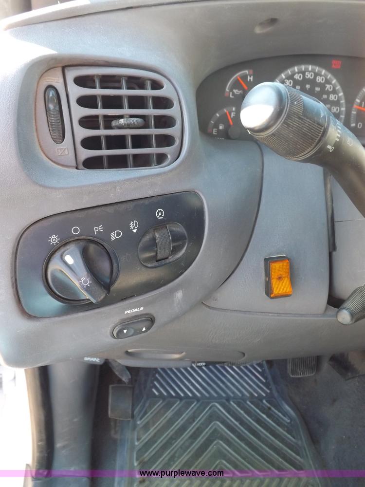 image for item H9094 2002 Ford F150 XLT SuperCrew pickup truck