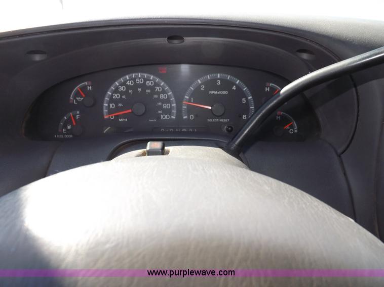 image for item H9094 2002 Ford F150 XLT SuperCrew pickup truck