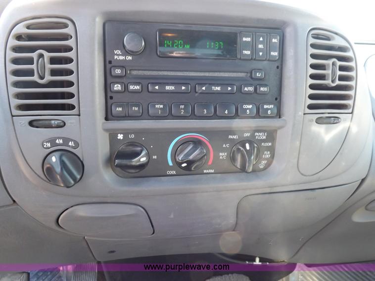 image for item H9094 2002 Ford F150 XLT SuperCrew pickup truck