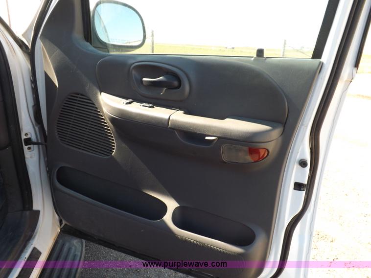 image for item H9094 2002 Ford F150 XLT SuperCrew pickup truck