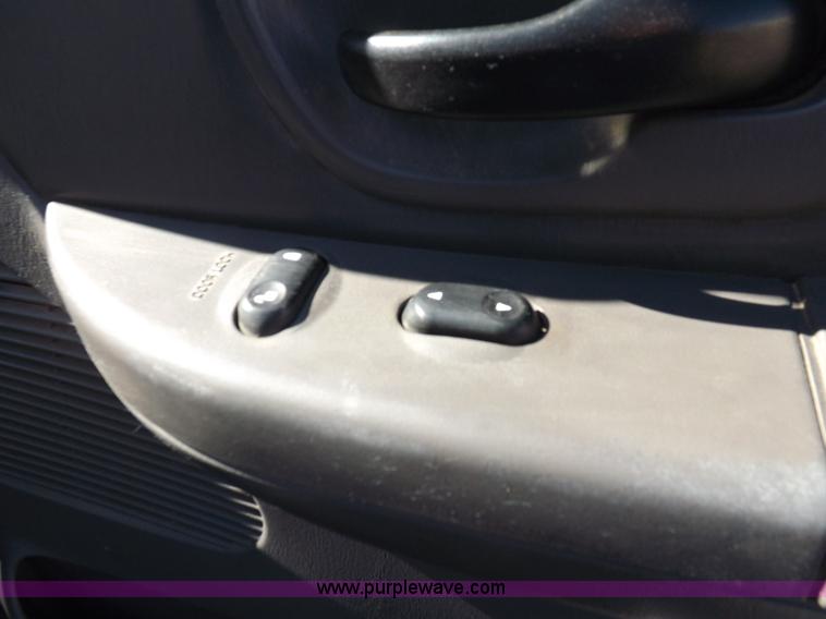 image for item H9094 2002 Ford F150 XLT SuperCrew pickup truck