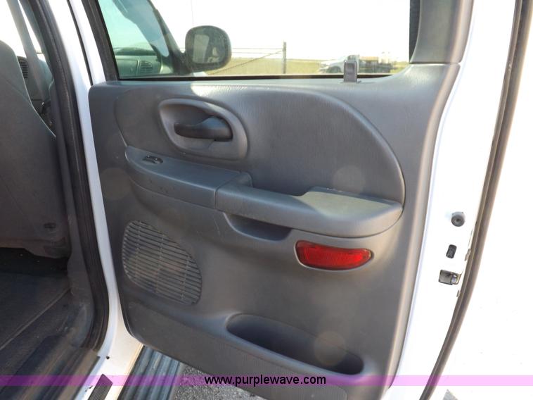 image for item H9094 2002 Ford F150 XLT SuperCrew pickup truck