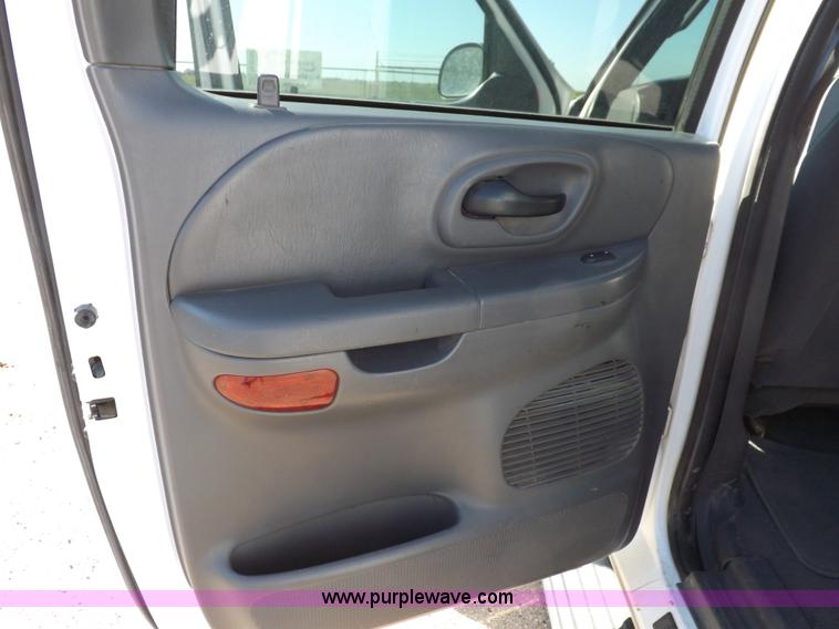 image for item H9094 2002 Ford F150 XLT SuperCrew pickup truck