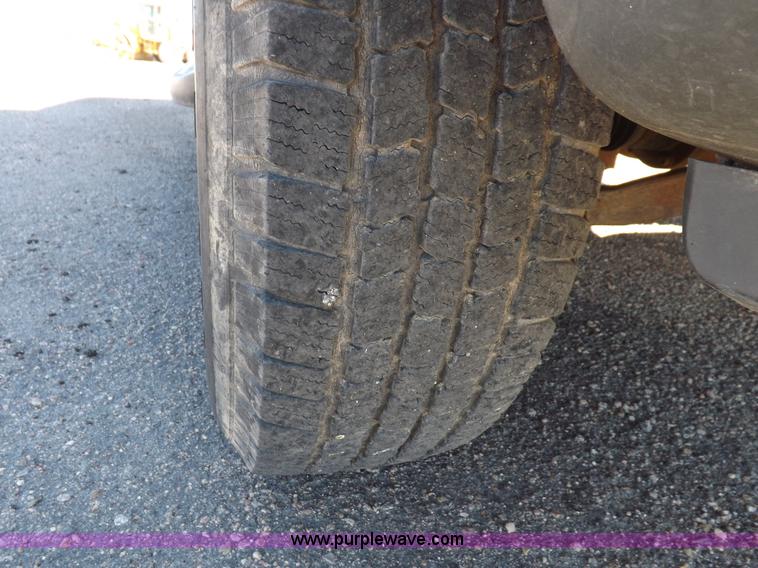 image for item H9094 2002 Ford F150 XLT SuperCrew pickup truck