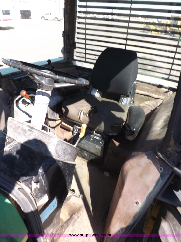 image for item H9095 1983 John Deere 4650 MFWD tractor