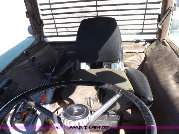 image for item H9095 1983 John Deere 4650 MFWD tractor