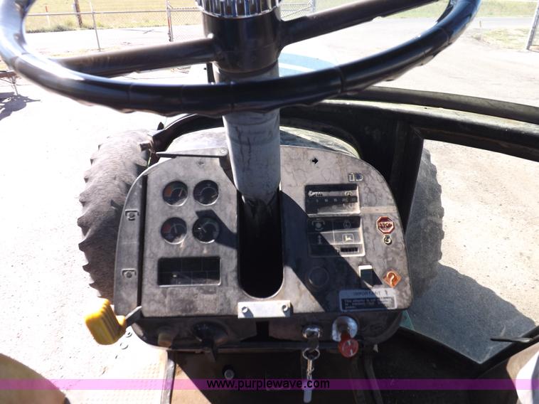 image for item H9095 1983 John Deere 4650 MFWD tractor